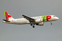 CS-TNX @ EGLL - Airbus A320-214 [2822] (TAP Portugal) Home~G 05/07/2014. On approach 27L. - by Ray Barber