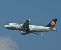D-AILX @ EDDL - Lufthansa, is here climbing in the skies at Düsseldorf Int'l(EDDL) - by A. Gendorf
