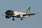 EI-IMI @ VIE - Alitalia - by Chris Jilli