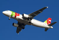 CS-TNU @ EGLL - Airbus A320-214 [4106] (TAP Air Portugal) Home~G 21/01/2011. On approach 27R. - by Ray Barber