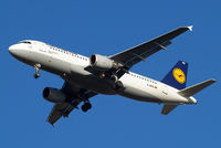 D-AIPD @ EGLL - Airbus A320-211 [0072] (Lufthansa) Home~G 18/01/2011. On approach 27R. - by Ray Barber
