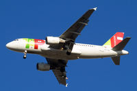 CS-TTB @ EGLL - Airbus A319-111 [0755] (TAP Portugal) Home~G 09/01/2011. On approach 27R. - by Ray Barber
