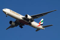 A6-EBY @ EGLL - Boeing 777-36NER [33864] (Emirates Airlines) Home~G 21/01/2011. On approach 27R. - by Ray Barber