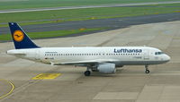 D-AIZB @ EDDL - Lufthansa, is here reaching the gate at Düsseldorf Int'l(EDDL) - by A. Gendorf
