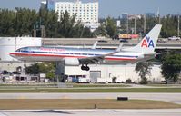 N883NN @ FLL - American 737-800 - by Florida Metal