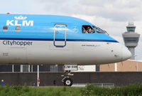 PH-EZM @ EHAM - KLM Emb190 - by Thomas Ranner