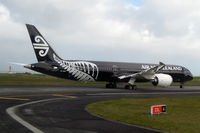 ZK-NZE @ NZAA - At Auckland - by Micha Lueck