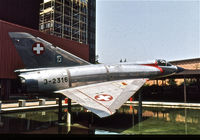 J-2316 - Mirage III exposé au musée des transport Lucerne - by Albin Salamin