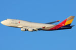 HL7618 @ VIE - Asiana Airlines Cargo - by Chris Jilli