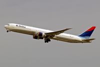 N826MH @ EDDM - Boeing 767-432ER [29713] (Delta Air Lines) Munich-Franz Josef Strauss~D 19/07/2009 - by Ray Barber