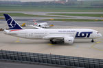 SP-LRF @ VIE - LOT - Polish Airlines - by Chris Jilli