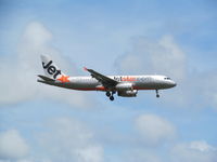 VH-VGQ @ NZAA - on finals to auckland - by magnaman