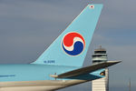 HL8285 @ LOWW - Korean Air Boeing 777-200 - by Dietmar Schreiber - VAP