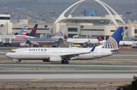 N76523 @ KLAX - Boeing 737-800 - by Mark Pasqualino