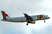 CS-TNQ @ EGLL - Airbus A320-214 [3769] (TAP Portugal) Home~G 02/09/2011. On approach 27L. - by Ray Barber