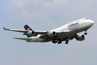 D-ABTE @ CYYZ - Boeing 747-430 [24966] (Lufthansa) Toronto~C 25/06/2005 - by Ray Barber