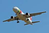CS-TNG @ EGLL - Airbus A320-214 [0945] (TAP Air Portugal) Home~G 01/08/2013. On approach 27R. - by Ray Barber