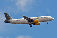 EC-IZD @ EGLL - Airbus A320-214 [2207] (Vueling Airlines) Home~G 04/08/2013. On approach 27L. - by Ray Barber
