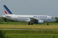 F-GRHC @ LFRB - Airbus A319-111, Taxiing to holding point rwy 25L, Brest-Bretagne airport (LFRB-BES) - by Yves-Q