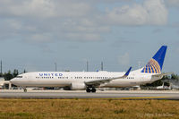 N37468 @ MIA - Miami - by Alex Feldstein