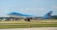 HL7600 @ KATL - Takeoff Atlanta - by Ronald Barker