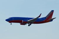 N620SW @ KSEA - Southwest Airlines, here on short finals at Seattle-Tacoma Int'l(KSEA) - by A. Gendorf