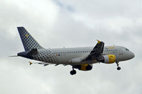 EC-LRS @ EGLL - Airbus A319-112 [3704] (Vueling Airlines) Home~G 04/08/2013. On approach 27L. - by Ray Barber