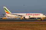 ET-AOU @ VIE - Ethiopian Airlines - by Chris Jilli