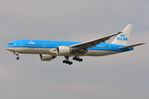 PH-BQD @ EHAM - KLM B772 landing. - by FerryPNL