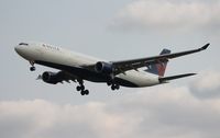 N814NW @ DTW - Delta A330-300