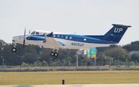 N825UP @ ORL - Wheels Up Beech 350