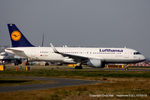 D-AIUG @ EGLL - Lufthansa - by Chris Hall