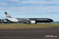 ZK-OKQ @ NZOH - Air New Zealand Ltd., Auckland - by Peter Lewis