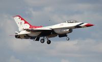 92-3881 @ DAB - Thunderbirds F-16