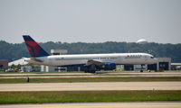 N635DL @ KATL - Landing Atlanta - by Ronald Barker