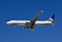 N66825 @ KLAS - United, is here landing at Las Vegas Int'l(KLAS) - by A. Gendorf