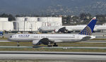 N526UA @ KLAX - Taxiing to gate at LAX - by Todd Royer