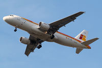 EC-LVD @ EGLL - Airbus A320-216 [5570] (Iberia) Home~G 26/07/2014. On approach 27R. - by Ray Barber