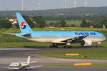 HL7765 @ VIE - Korean Air - by Joker767