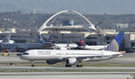N526UA @ KLAX - Taxiing to gate - by Todd Royer