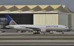 N222UA @ KLAX - Taxiing to gate at LAX - by Todd Royer