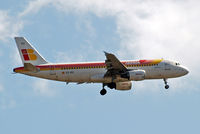 EC-IEG @ EGLL - Airbus A320-214 [1674] (Iberia) Home~G 09/05/2015. On approach 27L. - by Ray Barber