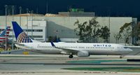 N37462 @ KLAX - United, seen here taxiing to the gate at Los Angeles Int'l(KLAX) - by A. Gendorf