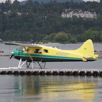 N985P @ RNT - 1966 De Havilland sitting at the south end of Lake Washington at RNT. - by Eric Olsen