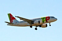 CS-TTF @ EGLL - Airbus A319-111 [0837] TAP Air Portugal Home~G 14/04/2014. On approach 27L. - by Ray Barber