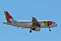 CS-TTF @ EGLL - Airbus A319-111 [0837] TAP Air Portugal Home~G 14/04/2014. On approach 27L. - by Ray Barber