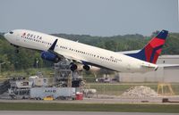 N804DN @ DTW - Delta - by Florida Metal