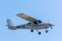N6076C @ PAO - N6076C landing at Palo Alto Airport - by ddebold