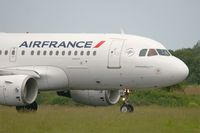 F-GRHI @ LFRB - Airbus A319-111, Taxiing to holding point rwy 25L, Brest-Bretagne Airport (LFRB-BES) - by Yves-Q