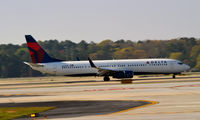 N818DA @ KATL - Landing Atlanta - by Ronald Barker